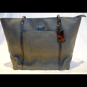 Tumi Sinclair Q-Tote in Earl Grey